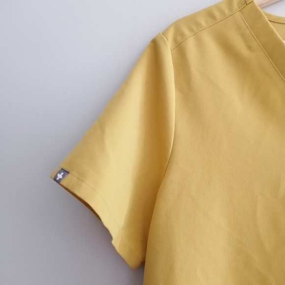 Figs Catarina One Pocket Short Sleeve Scrub Top Yellow Small - Picture 4 of 13